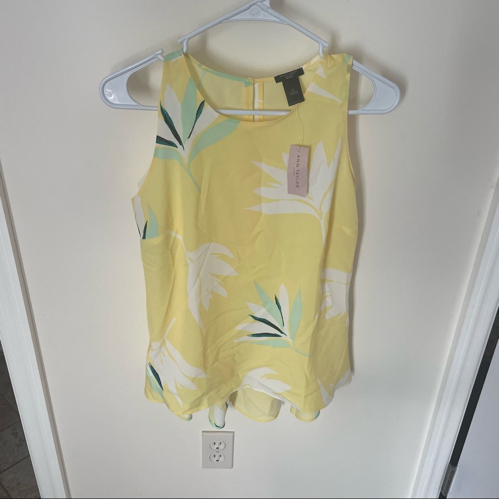 Ann Taylor NWT New Yellow floral sleeveless blouse Small Petite SP